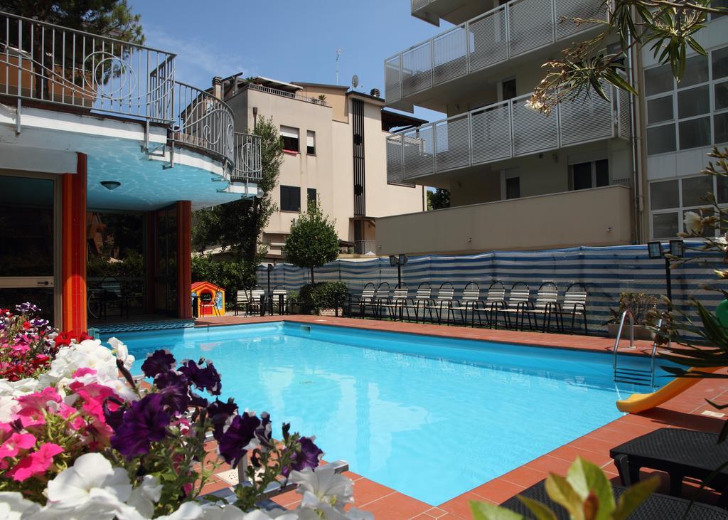 Hotel Universo Rimini Luaran gambar